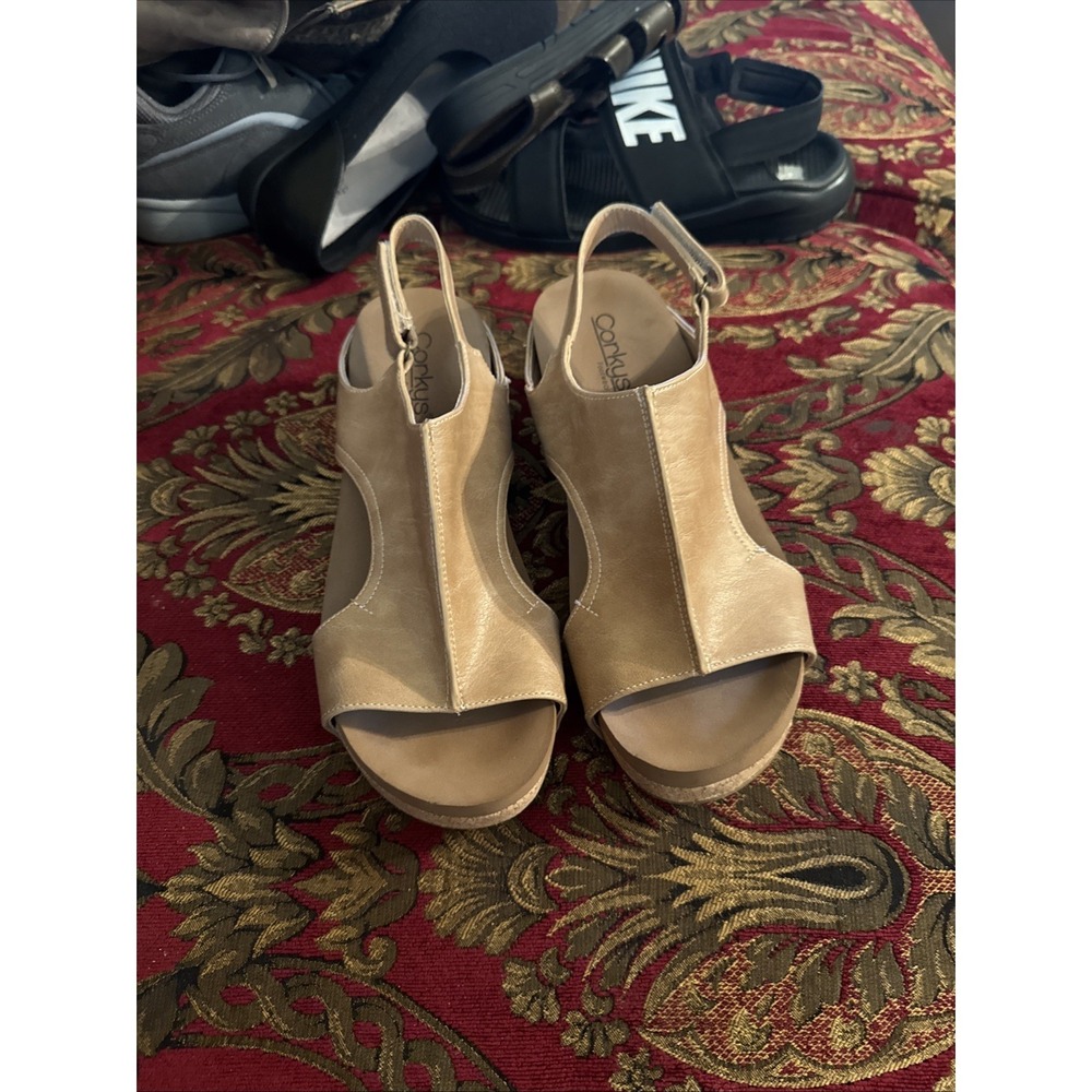 Corkys Women's Carley Wedge Sandal  Size 9 Brown